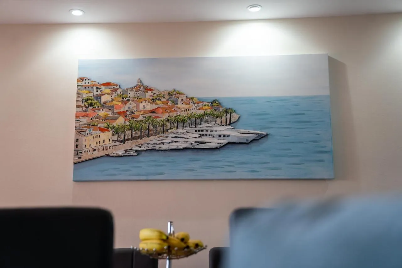 Luxury Three Bedroom Apartment At Estepona 0*,