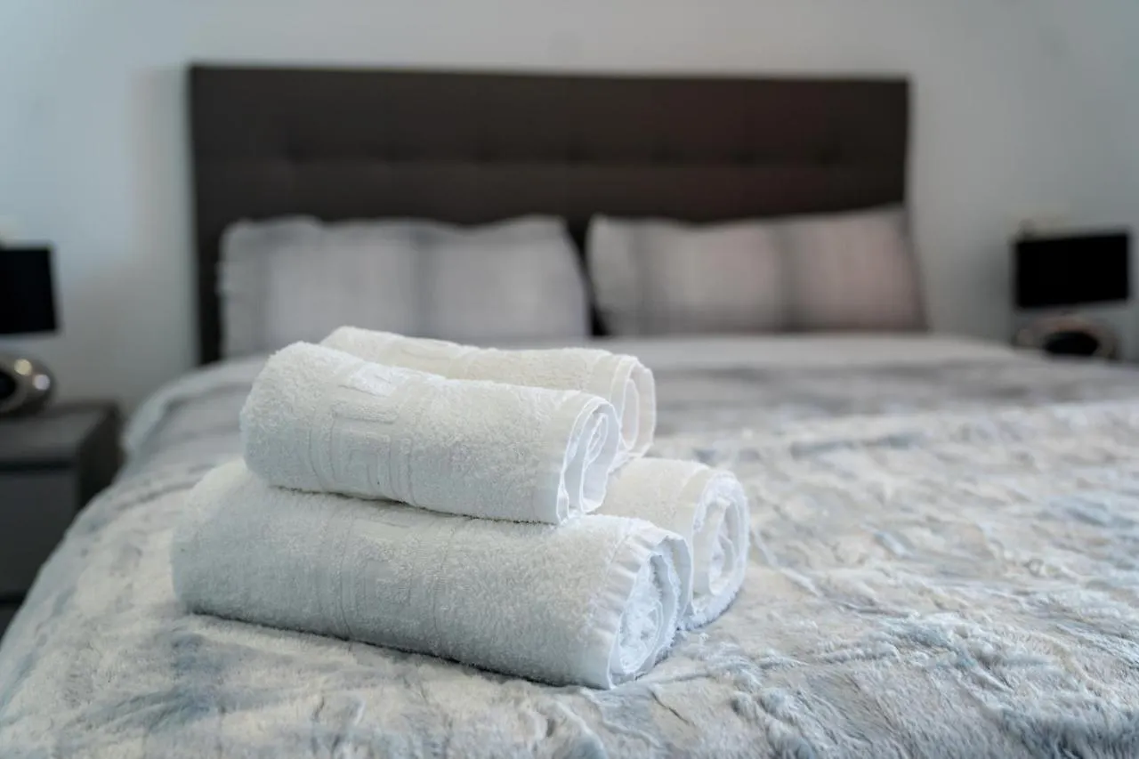 Luxury Three Bedroom Apartment At Estepona